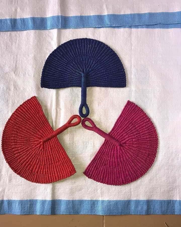 Handgefertigter Fächer aus Ghana – Stilvoll und Praktisch