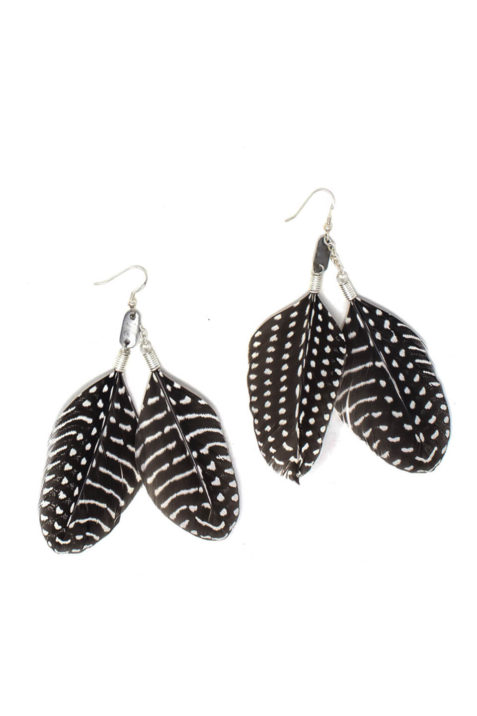 Guinea Fowl Feather & Snare Bead Earrings – handgefertigter Schmuck aus Sambia von Mulberry Mongoose | ADUNARTS®