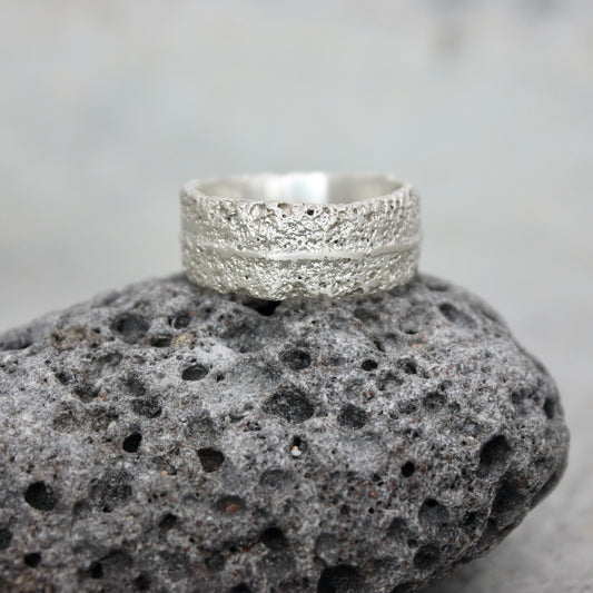 Ñépp Ring – Sand Texture, handgefertigter Schmuck aus recyceltem Silber von Green Wave Jewellery