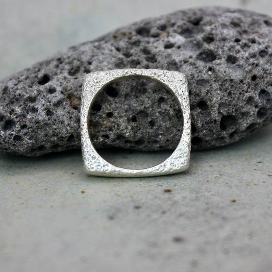Kattan ring – Sand Texture, handgefertigter Schmuck aus recyceltem Silber von Green Wave Jewellery