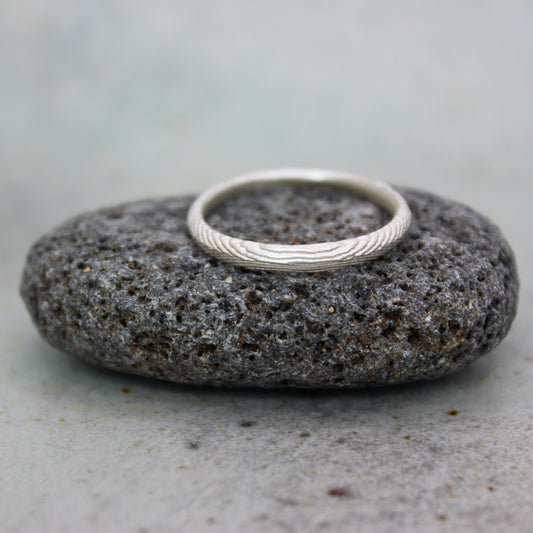 Tiny Mbégté ring – Cuttlefish Texture, handgefertigter Schmuck aus recyceltem Silber von Green Wave Jewellery
