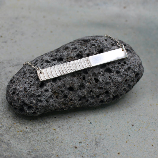 Horizon Necklace – Cuttlefish Texture, handgefertigter Schmuck aus recyceltem Silber von Green Wave Jewellery