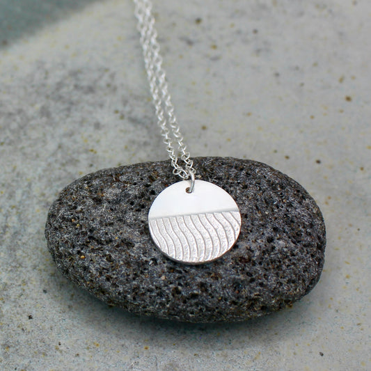Àdduna Necklace – Cuttlefish Texture, handgefertigter Schmuck aus recyceltem Silber von Green Wave Jewellery
