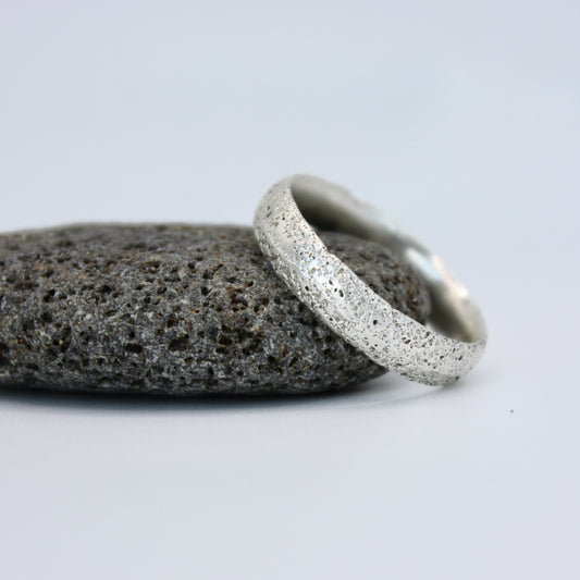 Mbégté ring – Sand Texture, handgefertigter Schmuck aus recyceltem Silber von Green Wave Jewellery
